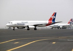 الحكومة اليمنية تدعو شركات الطيران لتشغيل الرحلات بالمطارات الخاضعة لسيطرتها