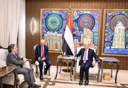 العليمي يدعو لإعادة بناء المجال السياسي ونزع السلاح المنفلت قبل أي عملية سياسية