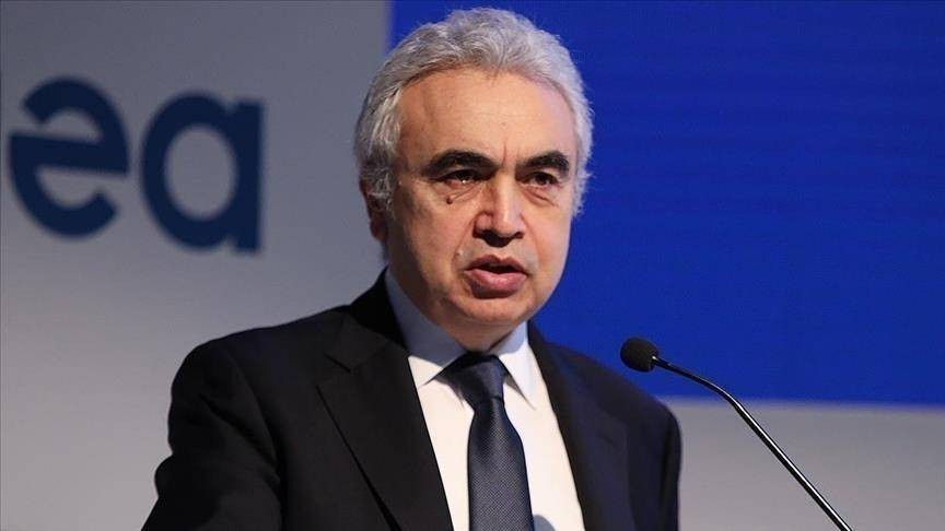 الوكالة الدولية للطاقة توافق على طرح 400 مليون برميل من احتياطيات النفط