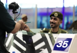 السعودية تعلن معالجة أوضاع حاملي تأشيرات الزيارة وتتيح المغادرة دون غرامات
