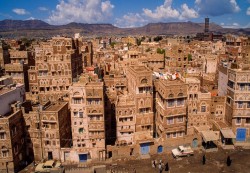 الألعاب النارية في الأحياء المكتظة.. خطر متجدد يهدد صنعاء القديمة