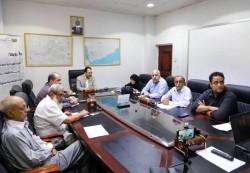 عدن: وزير الكهرباء يوجّه بحل الإشكالات الفنية لمحطة الطاقة الشمسية واستقرار الشبكة