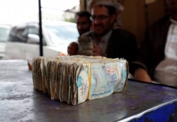 صنعاء: شكاوى متزايدة من استغلال الصرافين وتسليم حوالات بنقود تالفة