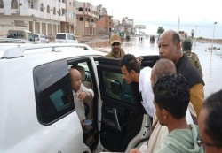 تعليق الدراسة في حضرموت بسبب الأمطار.. والخنبشي يتفقد الأضرار في المكلا