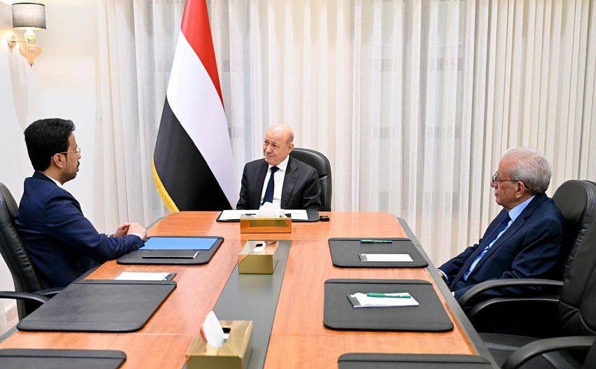 العليمي يدعو لشراكة حقيقية بين القوى الوطنية بعيداً عن الإقصاء