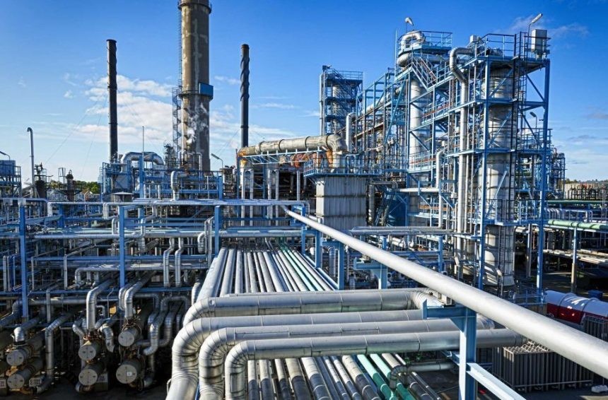 استهداف واسع لقطاع الطاقة في السعودية يربك الإمدادات العالمية