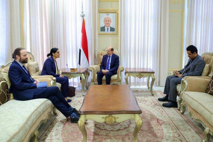 رئيس الوزراء يبحث مع السفيرة البريطانية دعم الإصلاحات وتعزيز الخدمات