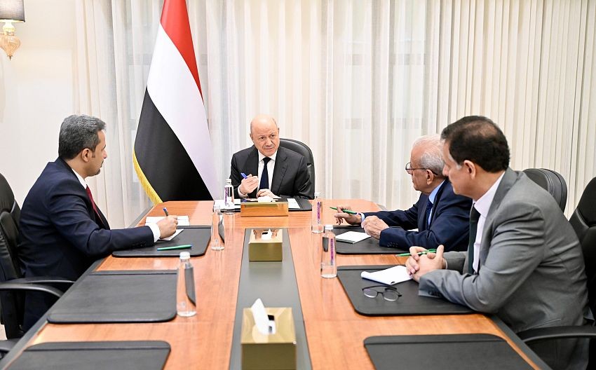 العليمي: استقرار المحافظات المحررة مفتاح استعادة مؤسسات الدولة
