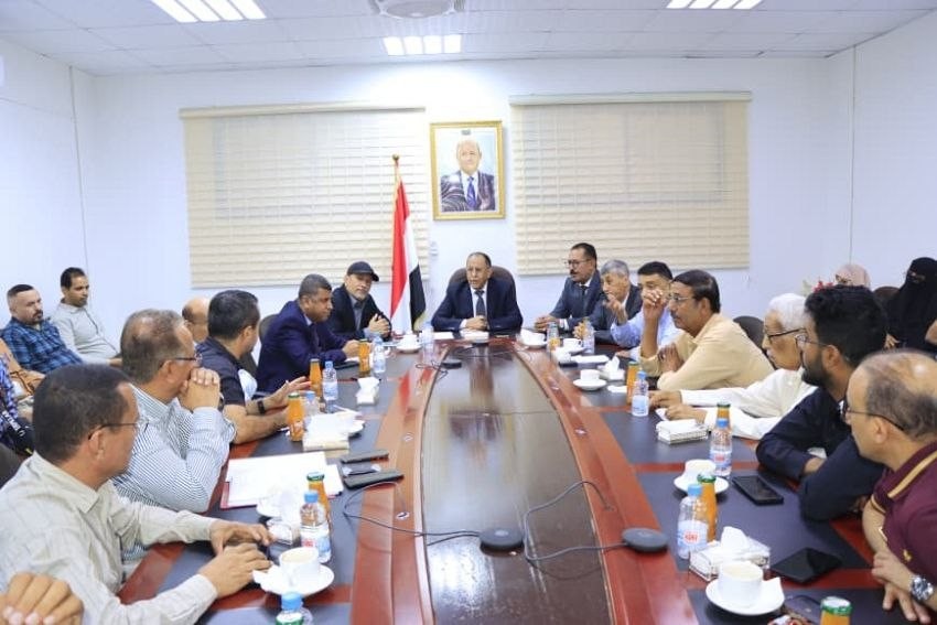 اجتماع في عدن يناقش ارتفاع تكاليف الشحن ويؤكد ضرورة ضبط أسعار السلع