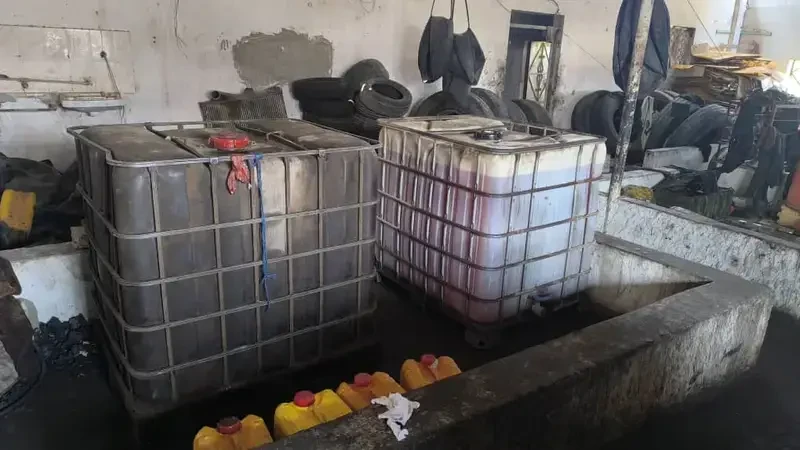 ضبط مستودع لتهريب الديزل في المكلا واعتقال عدد من المتورطين