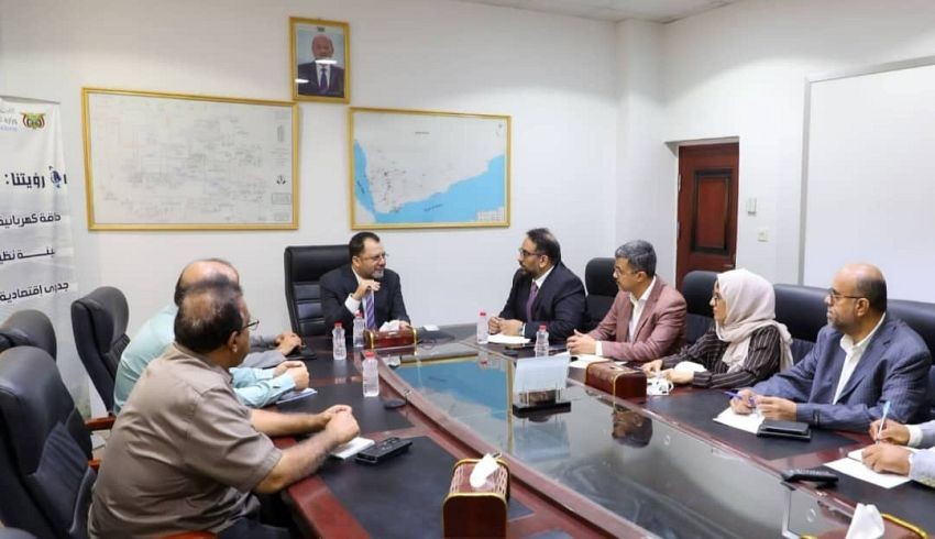 وقود إضافي وإصلاحات مالية.. خطة حكومية لإنقاذ كهرباء عدن