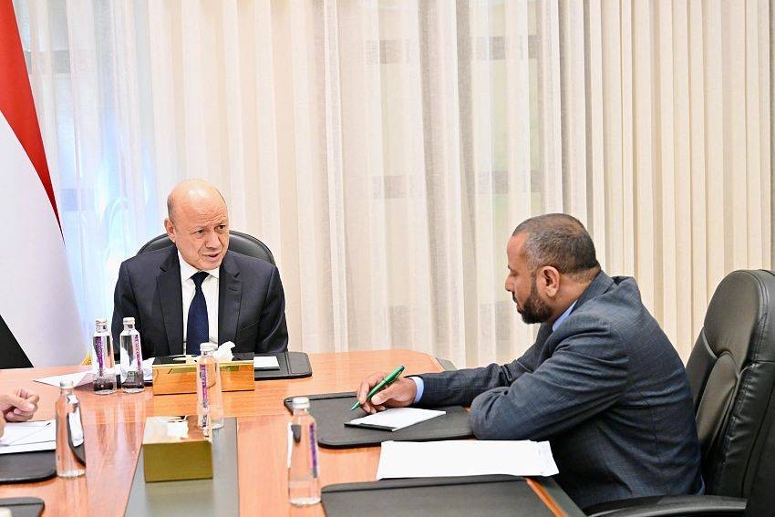 العليمي يوجّه بتحسين الخدمات في الضالع وتعزيز مشاريع الطرق والمياه