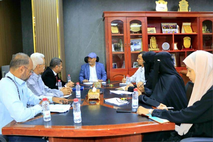 عدن: اعتماد نموذج موحد لقوائم الأسعار وتشديد الرقابة على الأسواق