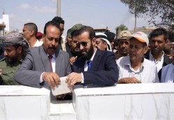 أبين: وضع حجر الأساس لمشروع تأهيل طريق جعار - باتيس