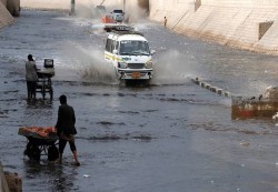 طقس ماطر وتحذيرات من السيول وتدني الرؤية في عدد من المحافظات