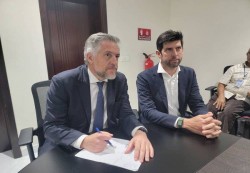 سفير الاتحاد الأوروبي يؤكد دعم بلاده لتعزيز إيرادات اليمن وتحسين الخدمات