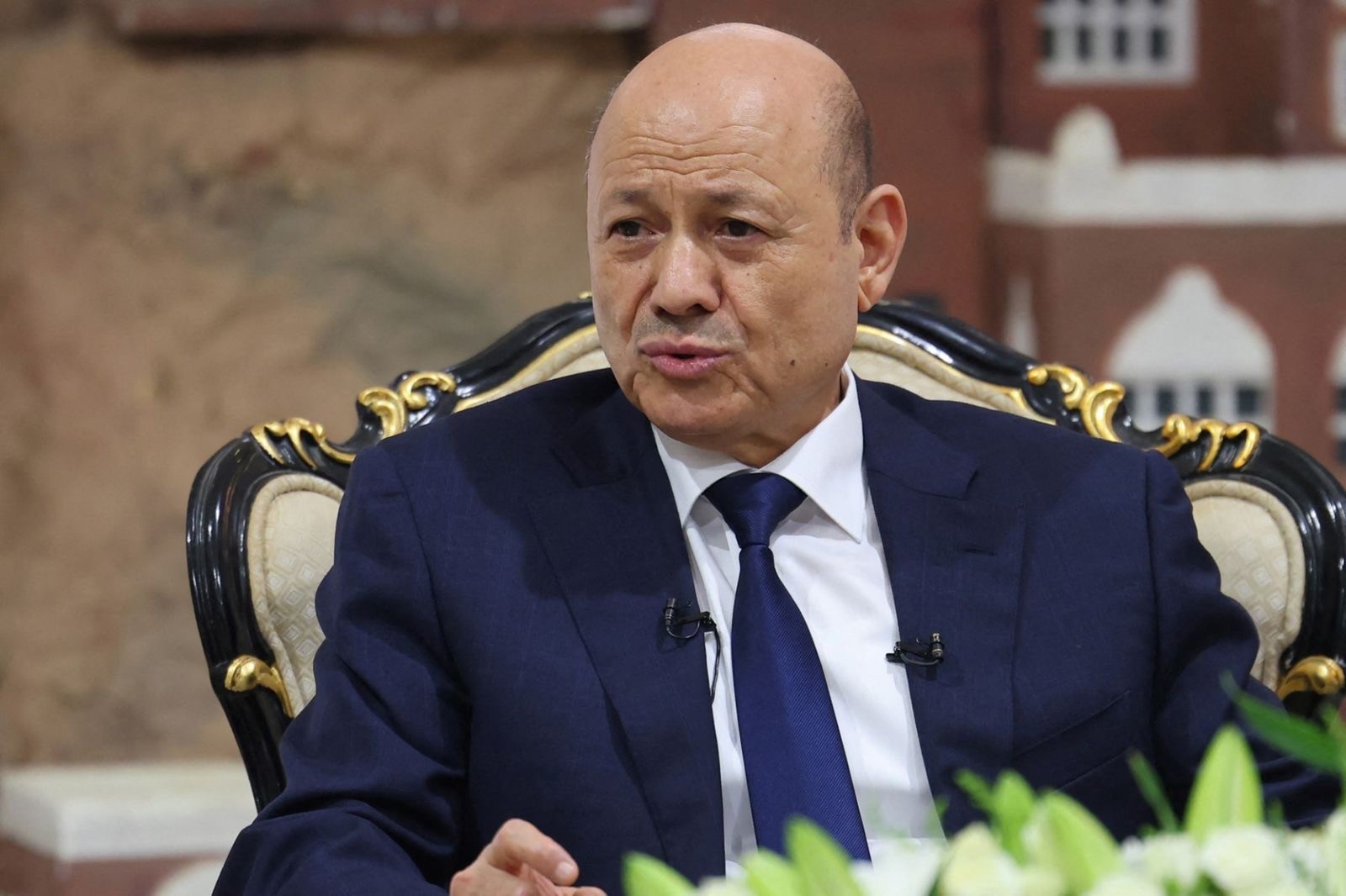العليمي: اتفاق تبادل المحتجزين "فرصة إنسانية لإغلاق ملف مؤلم"