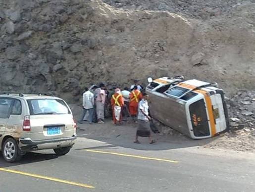 وفاة 4 أشخاص وإصابة 21 آخرين في 14 حادثاً مرورياً في ثاني أيام أسبوع المرور