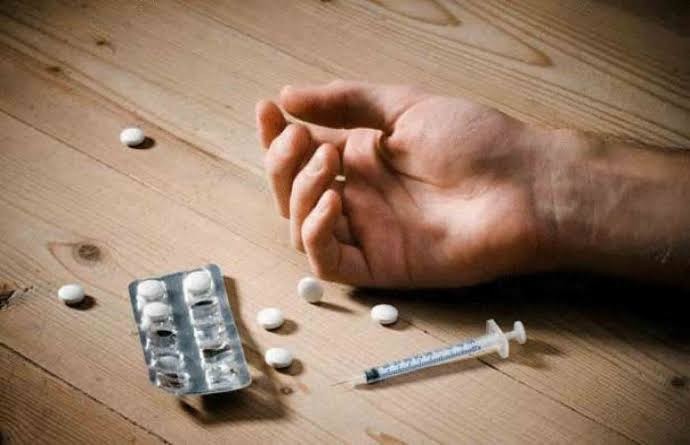 الضالع: وفاة شخص إثر تعاطيه جرعة مخدرات زائدة