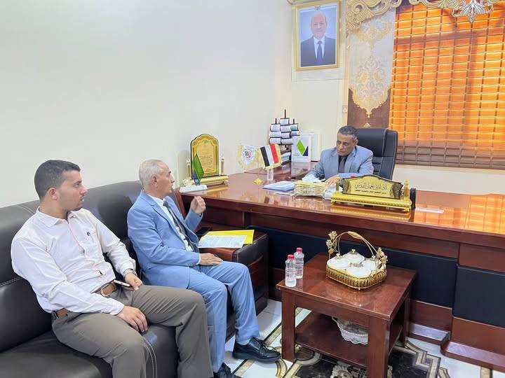 وزير التعليم العالي يناقش مع رئيس جامعة الحديدة تطوير الأداء الأكاديمي