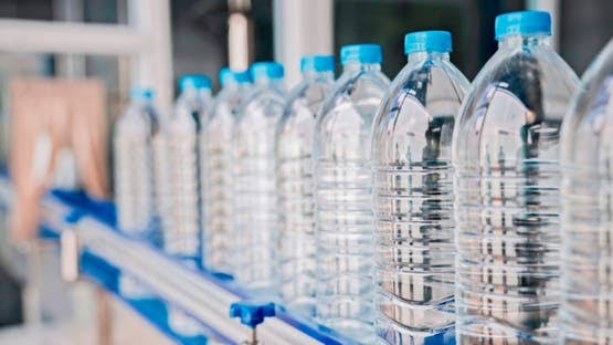 عدن: الحكومة تخفض أسعار المياه المعدنية بنسبة تصل إلى 200%