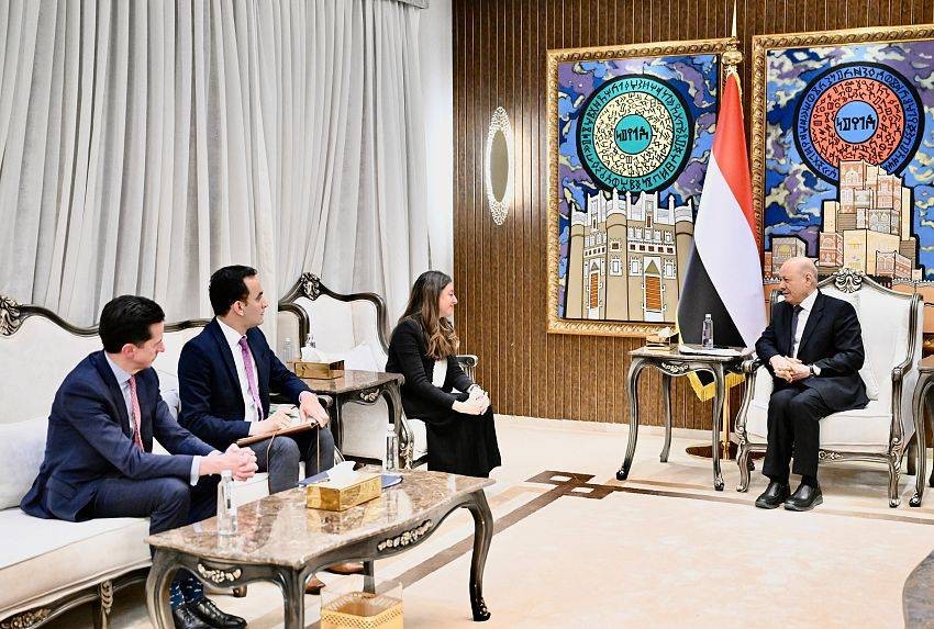 العليمي: السلام في اليمن مرهون باستعادة الدولة