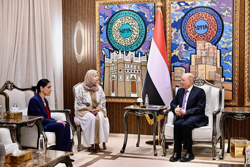 العليمي: المرحلة الراهنة تتطلب معالجة جذور التهديد الإيراني لا الاكتفاء باحتواء تداعياته