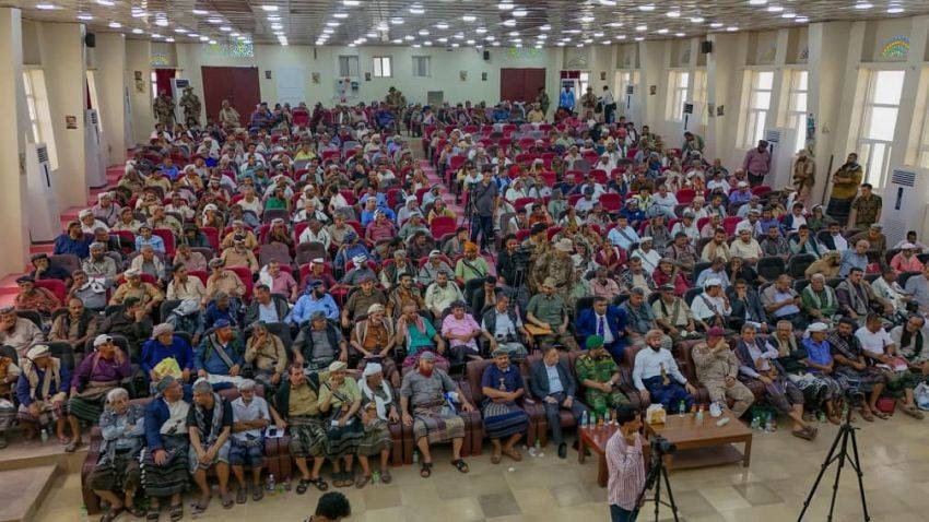 أبين: لقاء قبلي موسع يدعو لدعم الأمن والتنمية وإيقاف الثأرات