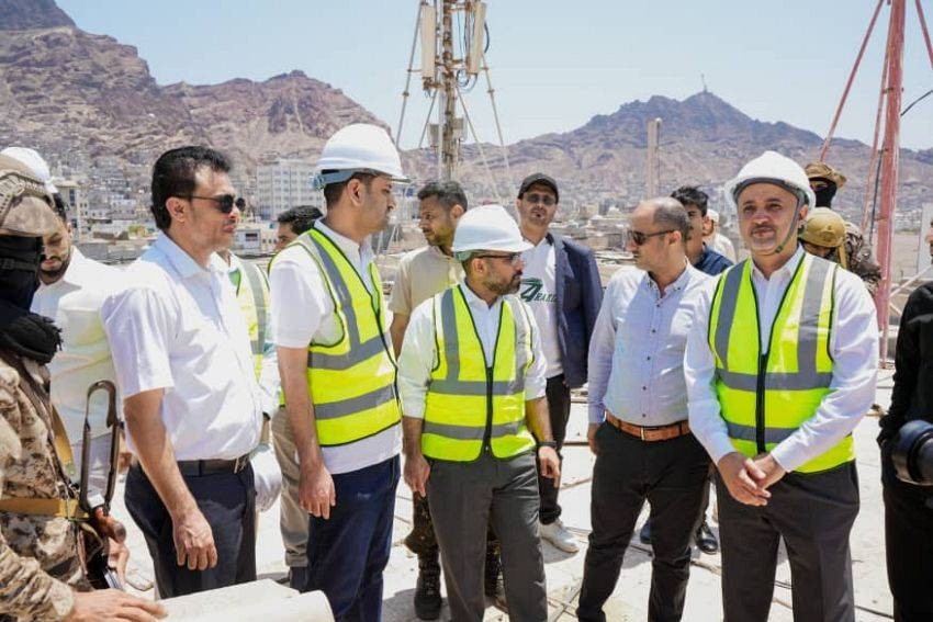 عدن: تحرك حكومي لإعادة تأهيل وتطوير خدمات الاتصالات والإنترنت