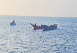 خفر السواحل يحبط محاولة تهريب 340 مهاجرًا قبالة سواحل عدن