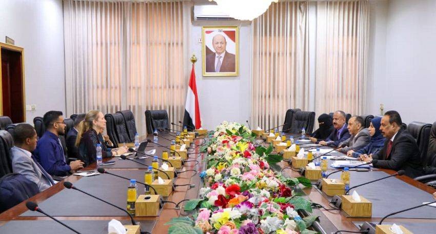 الحكومة تبحث مع البنك الدولي وفرنسا توسيع دعم مشاريع البنية التحتية والتنمية