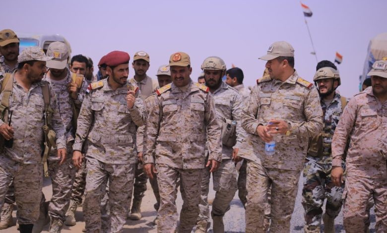 الجيش يعيد انتشاره لتأمين الخط الدولي بين مأرب وحضرموت