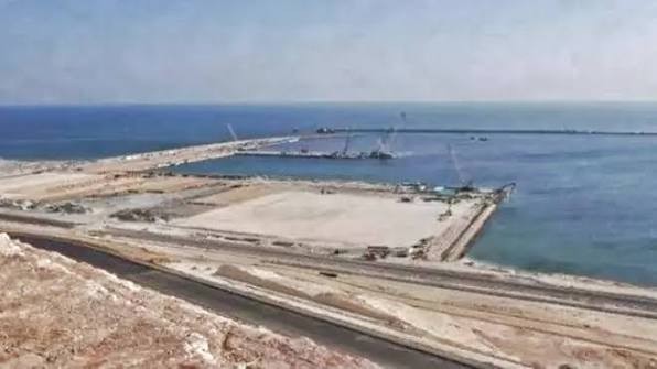 إغلاق منفذ رأس العارة البحري في لحج ووقف جميع العمليات التجارية عبره