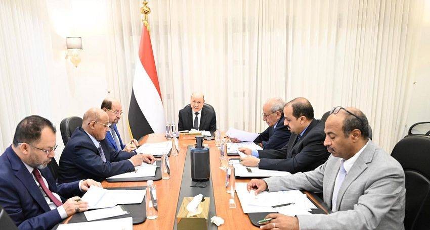 العليمي يترأس اجتماعاً حكومياً لمتابعة الإصلاحات الاقتصادية