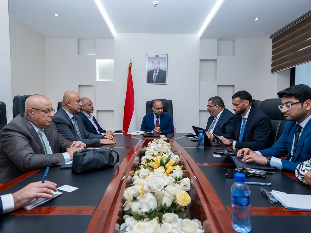 اليمن يبحث مع شركاء دوليين دعم الاتصالات والمياه والتعاون التنموي