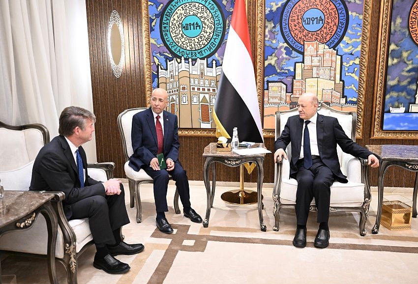 العليمي يبحث مع "هنت" الأمريكية استئناف استثمارات النفط والغاز في اليمن