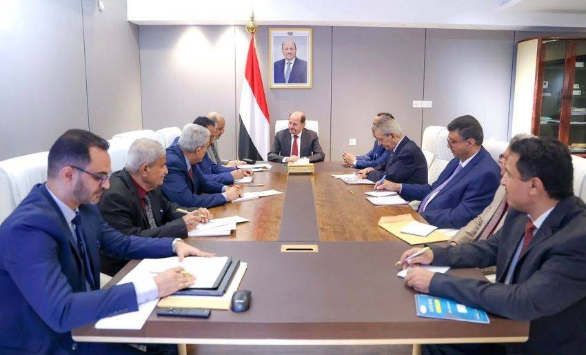 عدن: رئيس الوزراء يوجّه المالية بتسريع الإصلاحات وتعزيز الرقمنة والشفافية