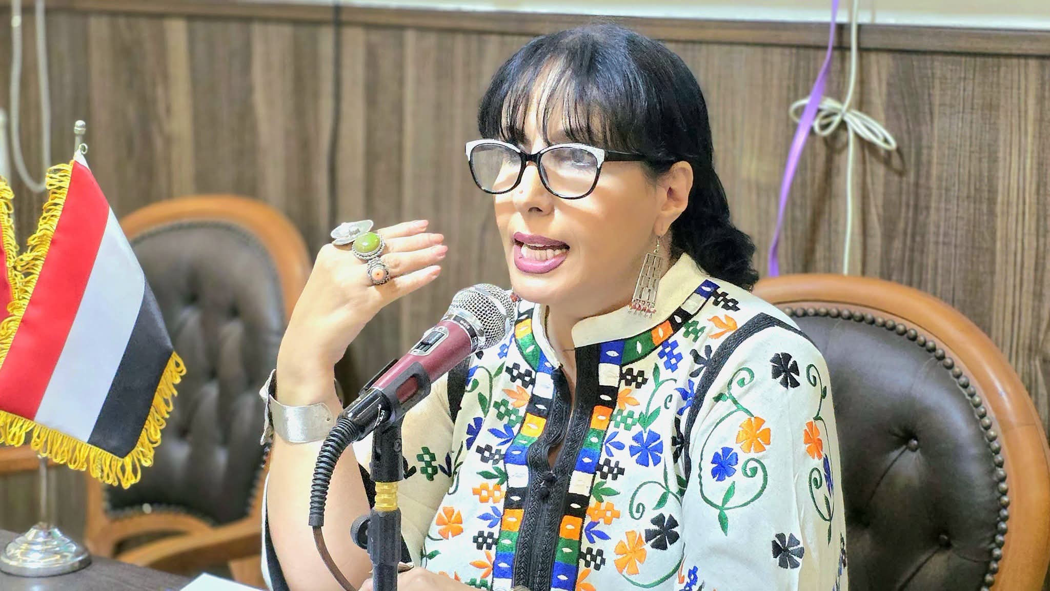 القاهرة: آمنة النصيري تستعرض تجارب الفن التشكيلي المصري المعاصر