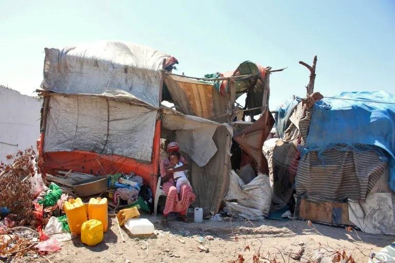 مسؤول أممي: نقص التمويل يهدد حياة 64 ألف لاجئ باليمن