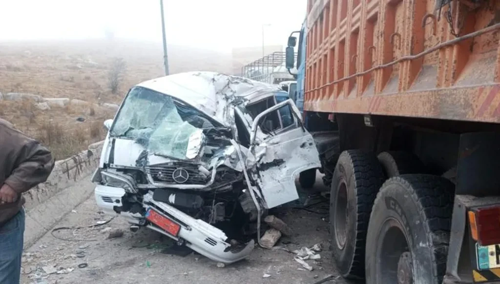 وفاة شخصين وإصابة 33 آخرين في حوادث مرورية بعدد من المحافظات خلال يوم واحد