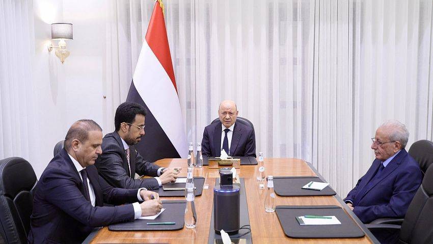 العليمي: توحيد القرار الوطني أولوية لاستعادة مؤسسات الدولة ودعم التعافي الاقتصادي