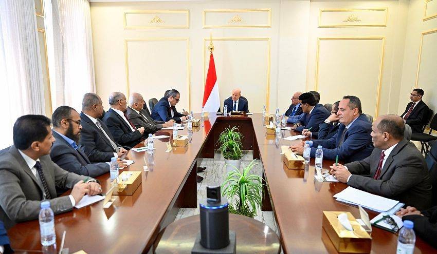 العليمي: الأحزاب شريكة في معركة الدفاع عن النظام الجمهوري وحماية المكتسبات الوطنية