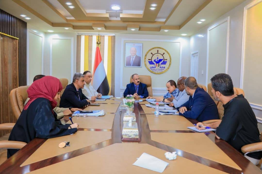 وزارة النقل تبحث اعتماد ميناء قناء وتوسعة ميناء المكلا لتعزيز النشاط التجاري