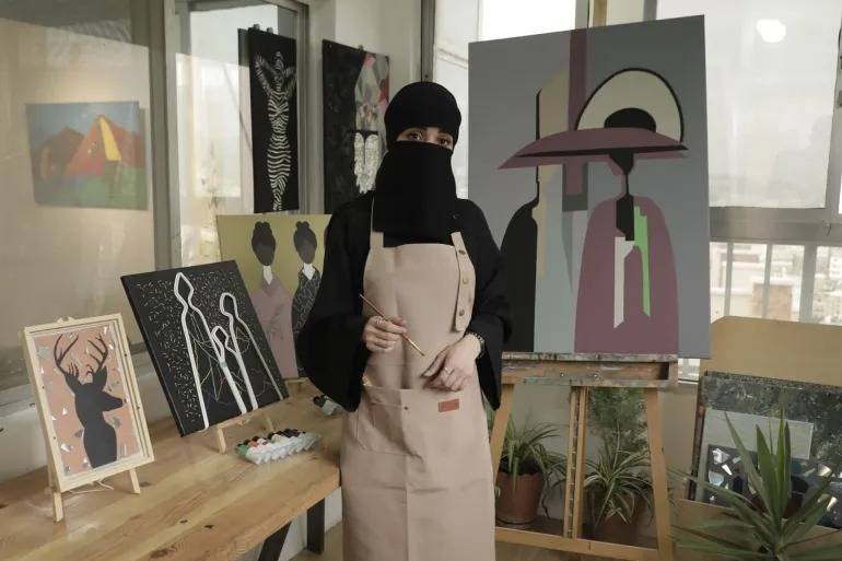 فنانو اليمن بين الحرب والجوع.. حين تُباع اللوحات لتبقى الحياة