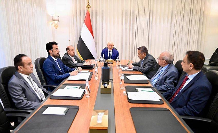 العليمي يدعو لتوحيد الصف الوطني ويؤكد استمرار الإصلاحات